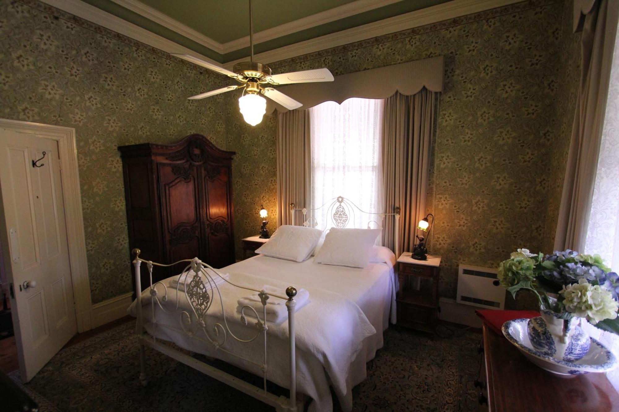 Palm House Bed & Breakfast Молдън Екстериор снимка